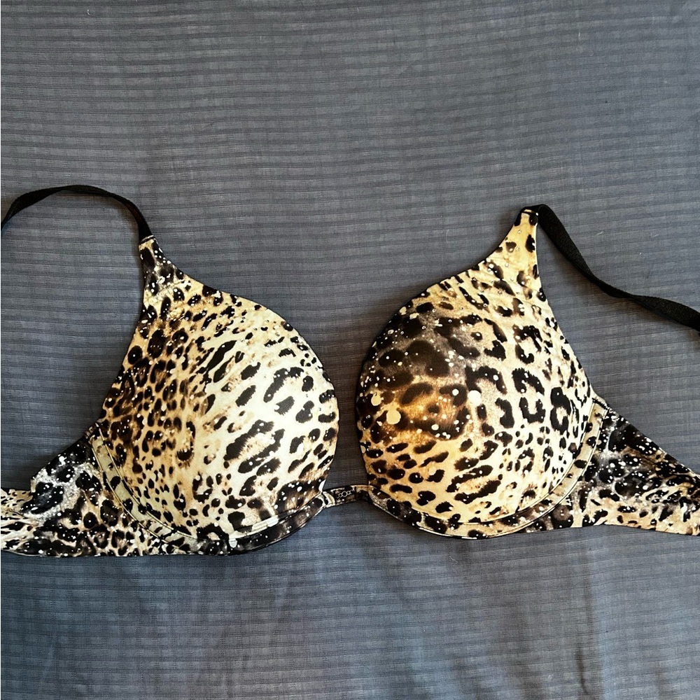 Victorias Secret Push Up Leopard Print Bra. Size 32D. Lightly used